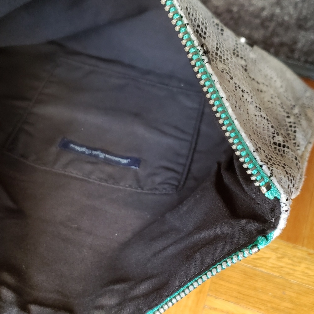 Faux snake skin clutch - Picture 3 of 8